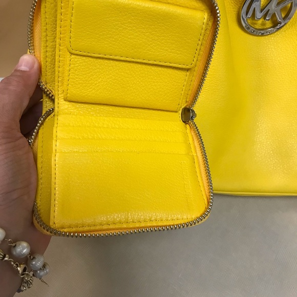 Authentic Michael Kors Leather Bag - Picture 6 of 8